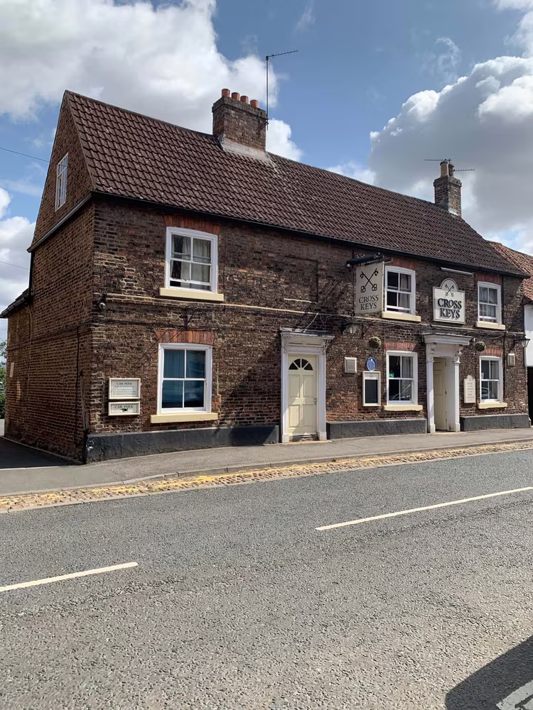 The Cross Keys frontage on Kirkgate