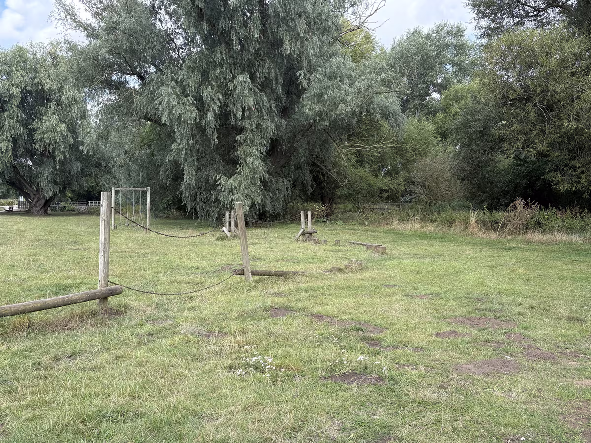 The trim trail among the willows
